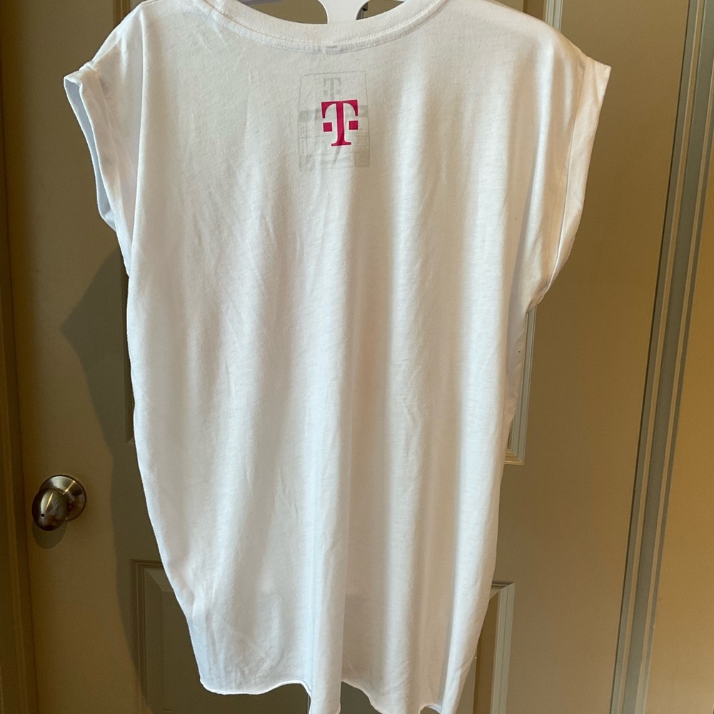 MAGENTA Tee - Picture 3 of 4